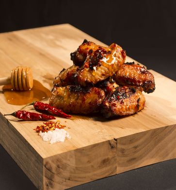 Курячі крильця в меду з перцем Adventure Menu Chicken wings honey and chilli 300г (AM 693)
