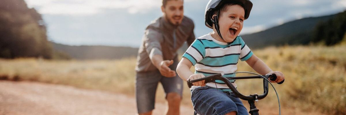 Як навчити дитину кататися на велосипеді?