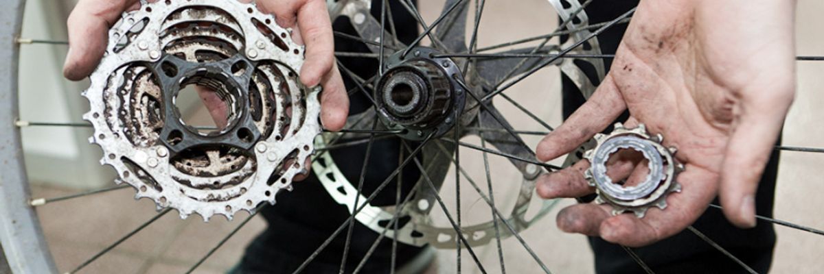 Як зібрати заднє колесо велосипеда?
